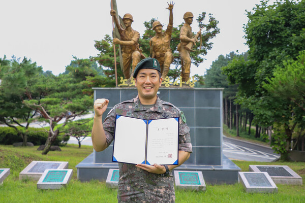 육군 제2신속대응사단 김지윤 소령,... 구호조치로 표창 수여